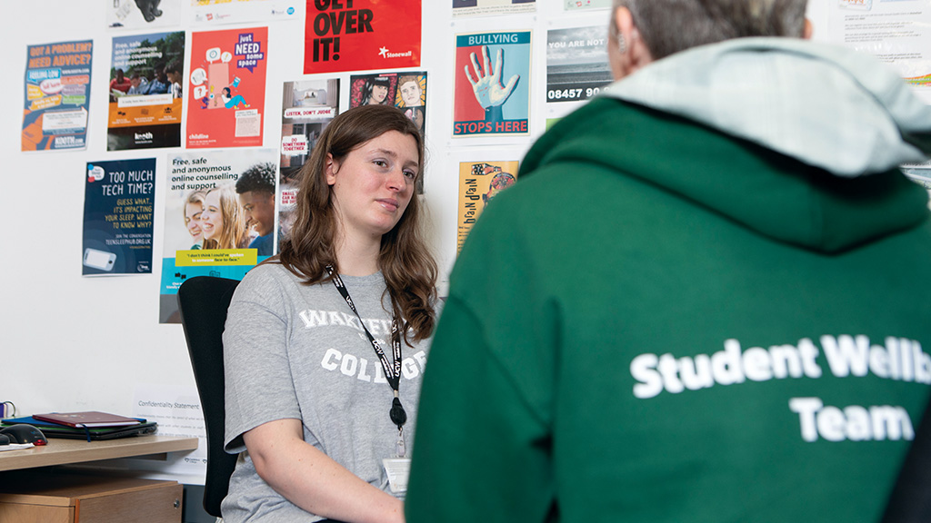 Student talking to a College advisor